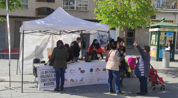 Comienza la campaña de implantación de la recogida de los residuos orgánicos en los barrios rurales de Huesca