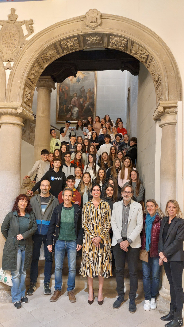 El Ayuntamiento de Huesca recibe a los alumnos de intercambio del Lycée Théopile-Gautier de Tarbes con el IES Sierra de Guara