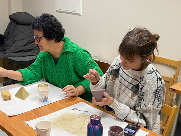 El ArtLab ofrece este mes de junio talleres de creación audiovisual con el móvil y de control del estrés