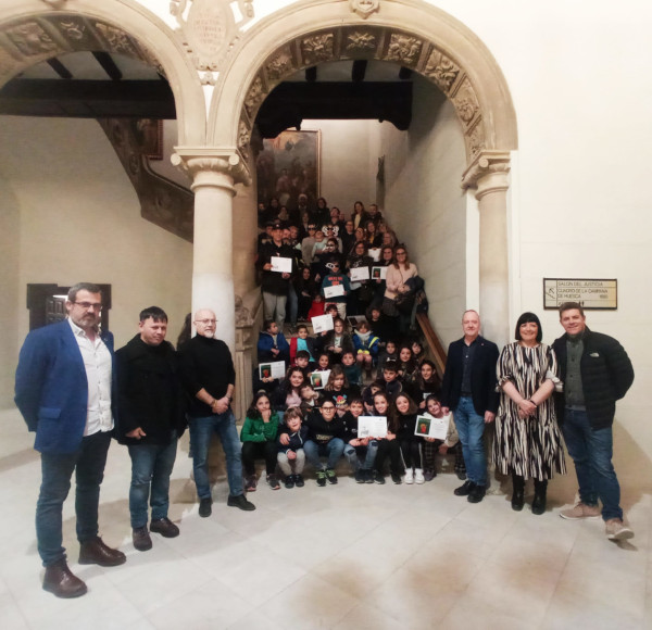 Los ganadores del Concurso de Disfraces y Comparsas del Carnaval reciben sus premios