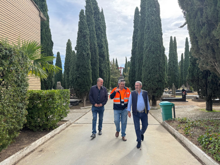El Ayuntamiento de Huesca refuerza los trabajos de mantenimiento y mejora del cementerio municipal ante la festividad de Todos los Santos