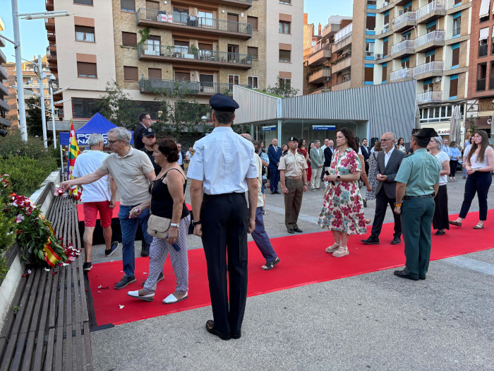 Huesca rinde homenaje a las víctimas del terrorismo en un emotivo acto en la Plaza de San Antonio