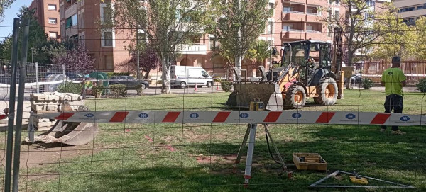 El Ayuntamiento de Huesca instala una pista multideporte en el Parque Los Olivos