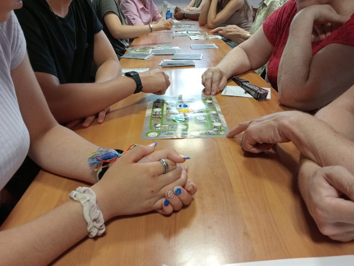 El programa Equal Campus Urbanus reúne a jóvenes y personas mayores en una experiencia intergeneracional en clave de igualdad