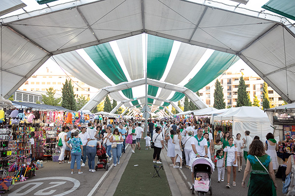 La avenida de los Monegros volverá a acoger el mercado de venta ambulante durante las fiestas de San Lorenzo