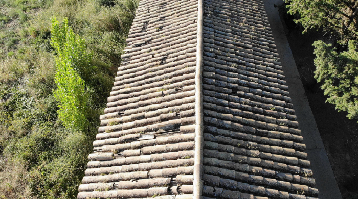 Iniciadas las obras de reparación de la cubierta del Bloque F de nichos en el cementerio de Huesca