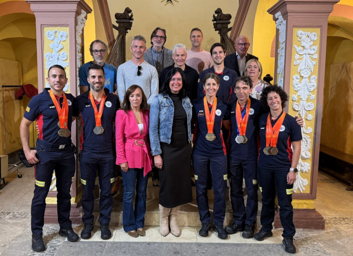 Imagen El Ayuntamiento de Huesca reconoce los éxitos de los bomberos que han...