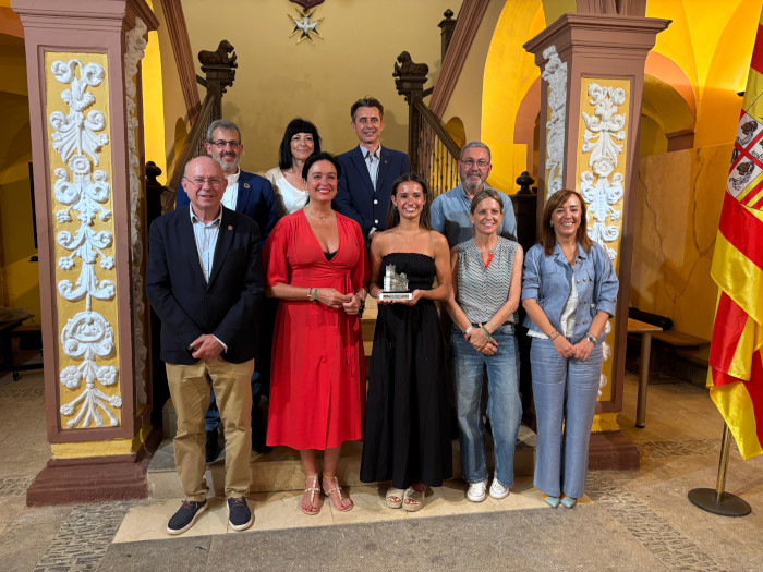 El Ayuntamiento de Huesca homenajea a Inés Bergua tras su histórica triple oro en el Europeo de gimnasia rítmica