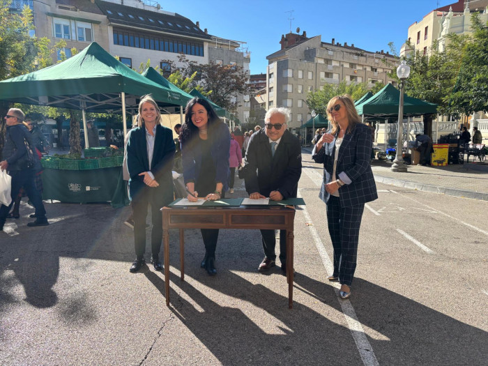 Imagen El Ayuntamiento de Huesca y el Gobierno de Aragón firman un convenio...