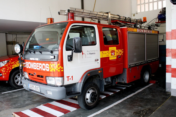 Imagen El Ayuntamiento de Huesca dona un antiguo camión de bomberos del SPEIS...