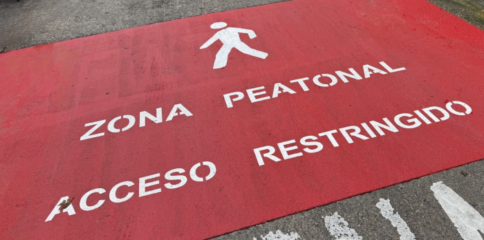 Imagen El Ayuntamiento repinta las entradas y salidas de la Zona de Bajas...