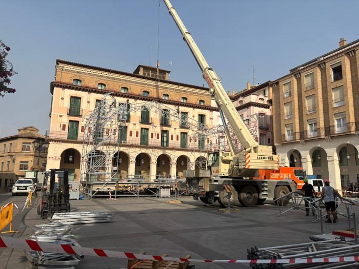 El Ayuntamiento de Huesca inicia el desmontaje de las infraestructuras de San Lorenzo para devolver la ciudad a la normalidad