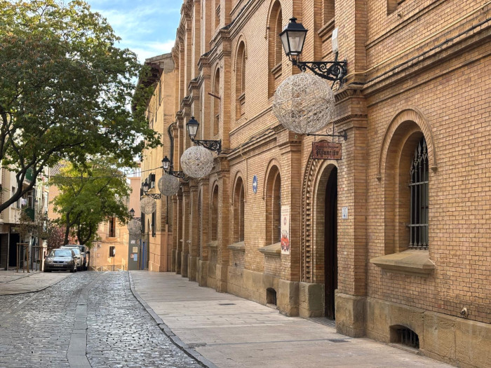 Imagen Huesca ilumina la Navidad con un despliegue de luces en casi 40 calles y...