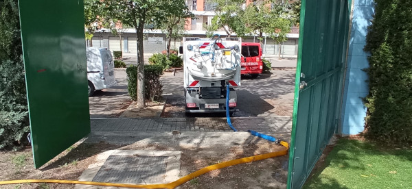 Comienza el uso del agua de las piscinas estivales para la limpieza viaria