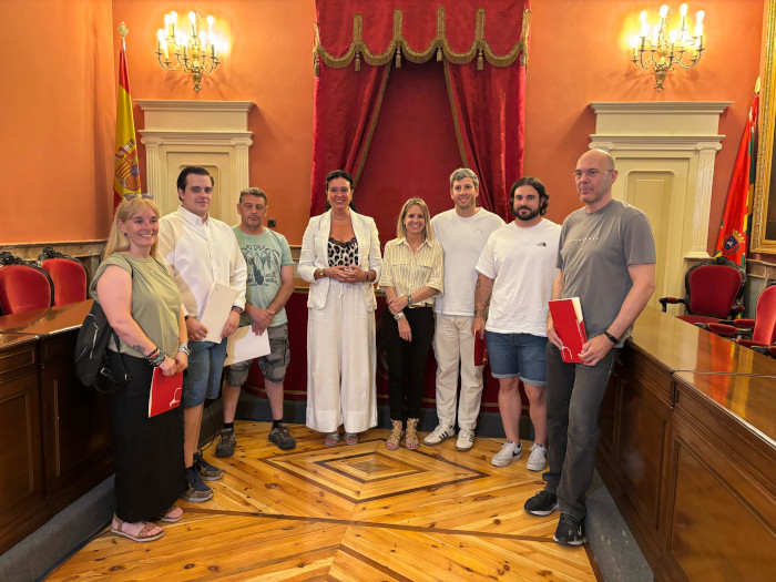 El Ayuntamiento refuerza su vínculo con las peñas recreativas mediante la firma de nuevos convenios de colaboración