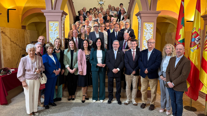 Imagen El Ayuntamiento de Huesca homenajea a 20 matrimonios oscenses que...