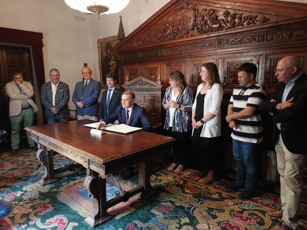 El alcalde de Huesca destaca el compromiso de la ciudad con el deporte a todos los niveles