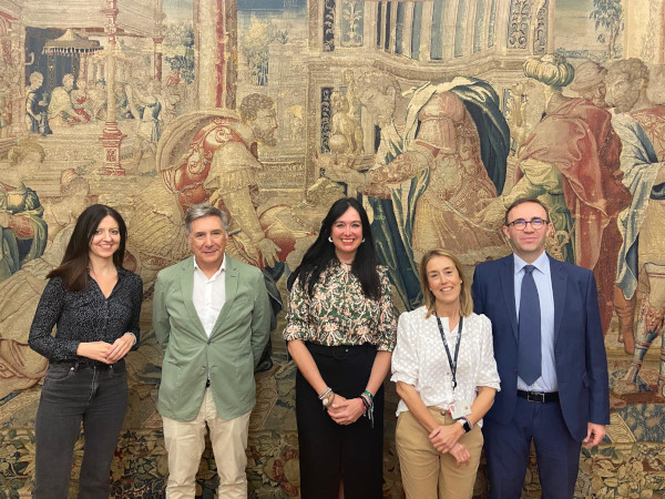 La alcaldesa de Huesca se reúne con el director del Banco de España en Zaragoza