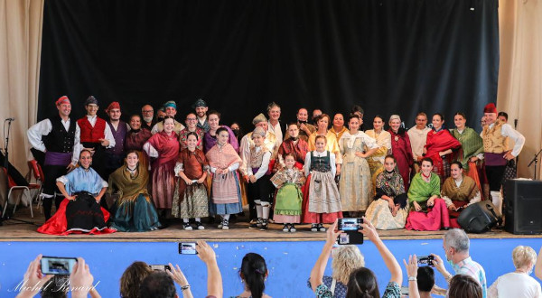 Festival Folklórico: Escuela Municipal de Folklore y Música