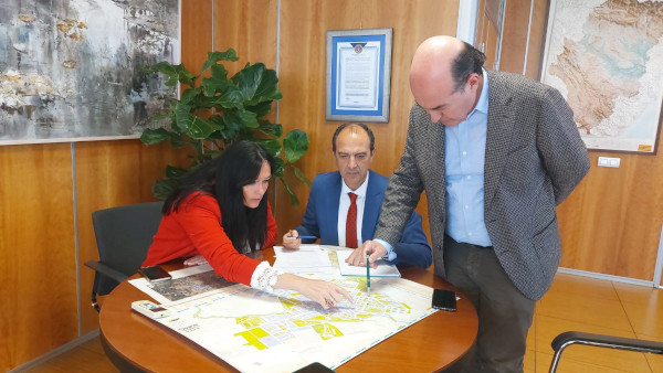 La alcaldesa de Huesca y el consejero de Sanidad analizan la situación de la Atención Continuada