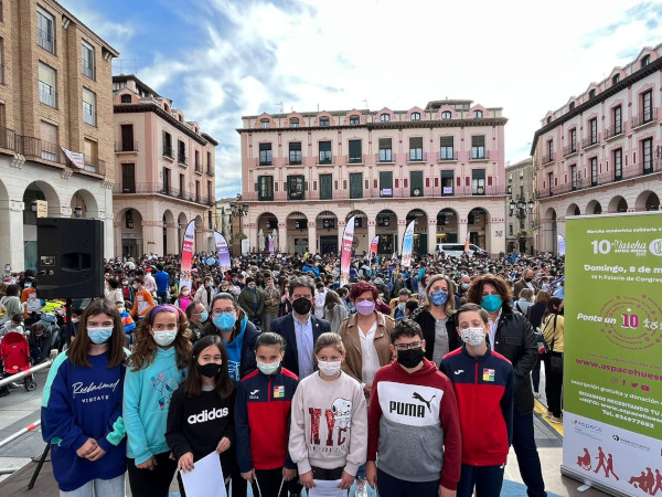 El alcalde, Luis Felipe, destaca en la Mini Marcha Aspace que Huesca es una ciudad solidaria