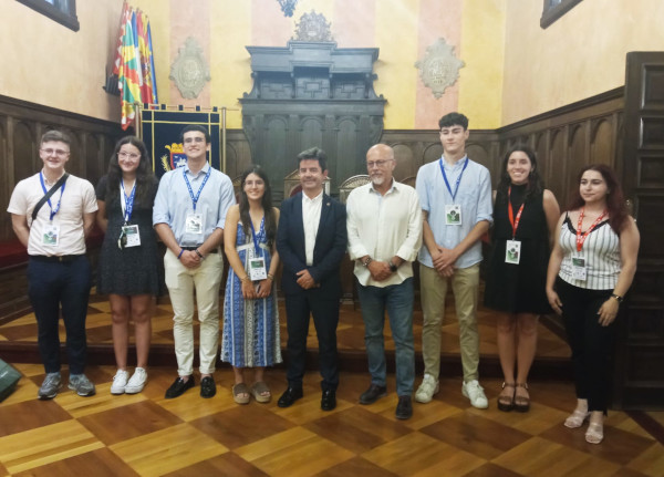 El alcalde, Luis Felipe, analiza con jóvenes europeos la situación actual y futura de la Unión
