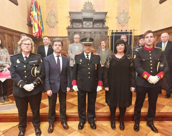 El SPEIS de Huesca entrega a Jacobo Morlán la Medalla al Mérito Profesional con distintivo rojo
