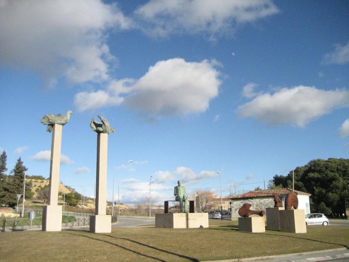 Monumento a Lucas Mallada