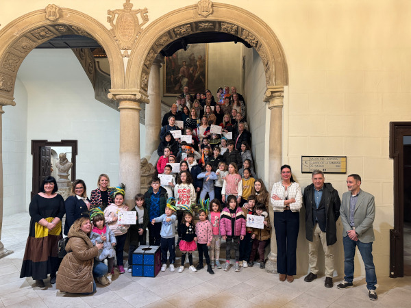 El Ayuntamiento de Huesca entrega los premios del concurso de disfraces y comparsas de Carnaval 2024