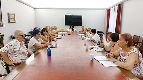El Ayuntamiento de Huesca se reúne con los representantes de los barrios de la ciudad