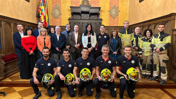 foto familia nuevos bomberos de huesca 2024 foto familia nuevos bomberos de huesca 2024