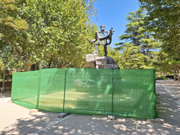 estatua parque miguel servet agosto 2024 estatua parque miguel servet agosto 2024