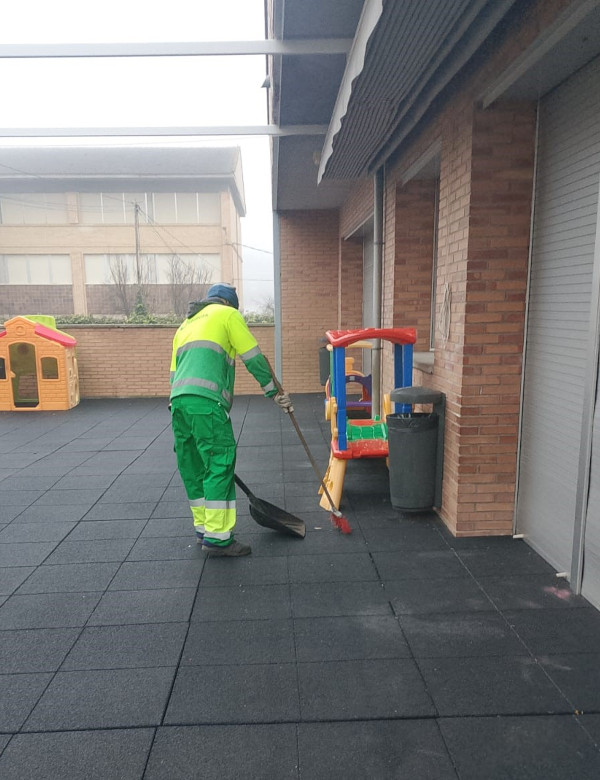 limpieza colegios huesca navidad 2025