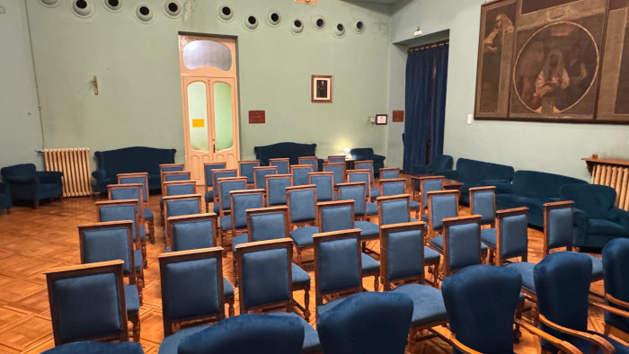 Renovado el tapizado de las sillas del Salón Azul del Casino Renovado el tapizado de las sillas del Salón Azul del Casino