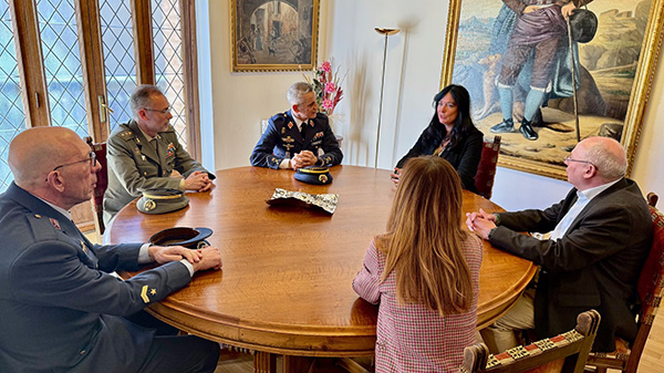 Visita del general jefe de la Base Aérea de Zaragoza, Luis Alberto Martínez Ruiz